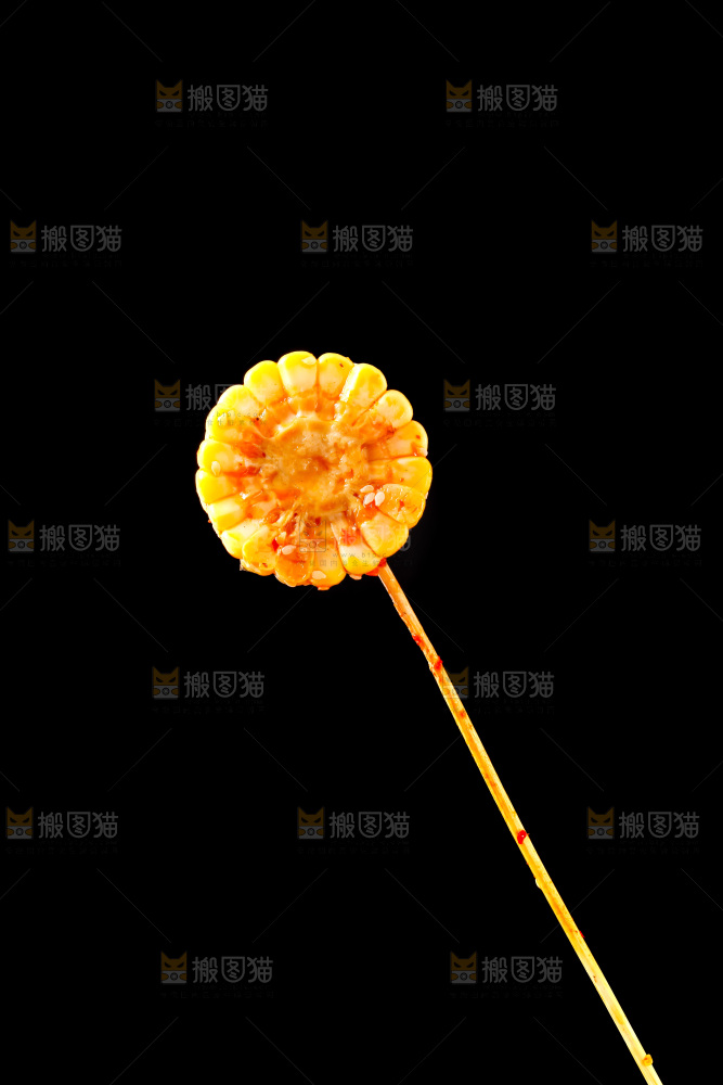 黑底上的玉米串