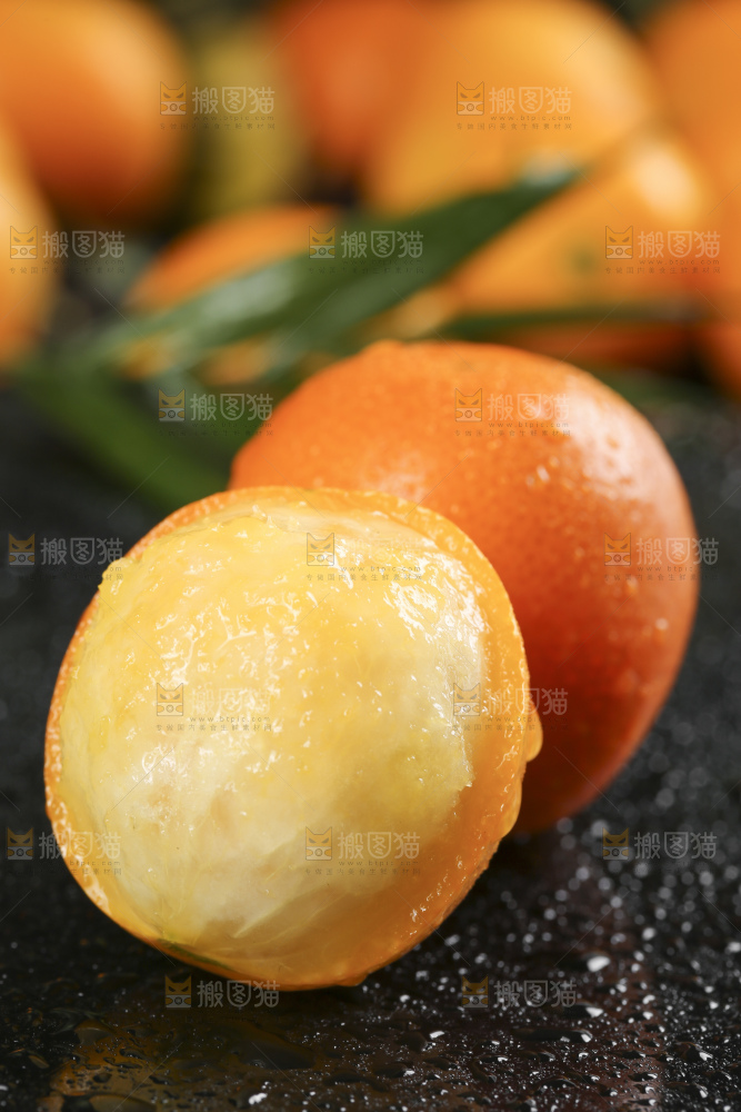 黑石板上的广西金钱橘