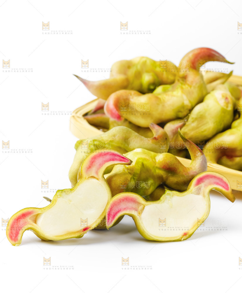 盘子里装着新鲜菱角