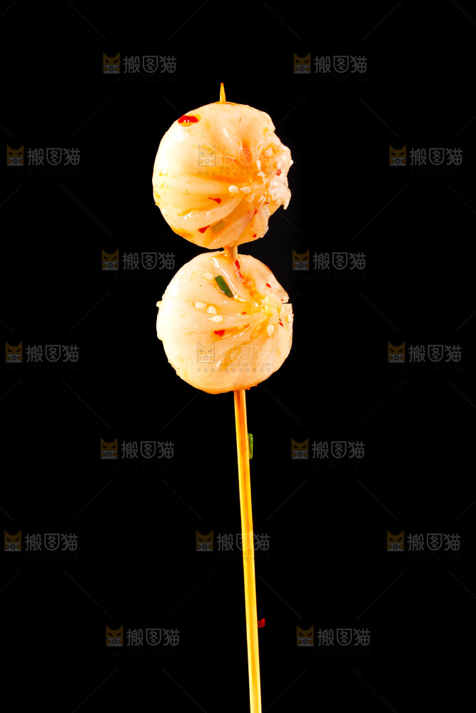 黑底上的包子串