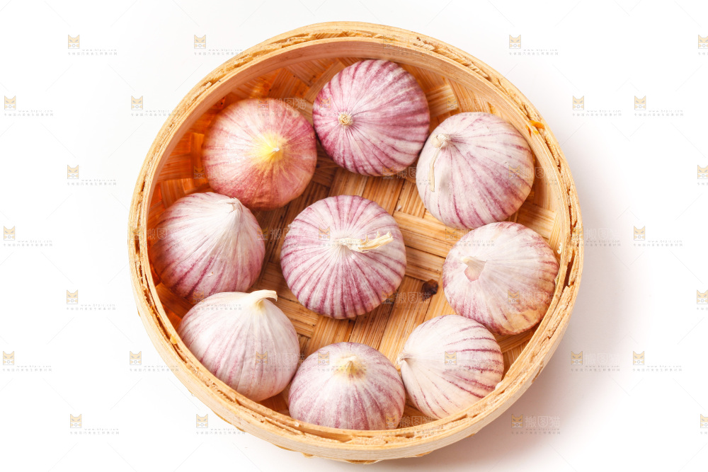 白底上放着一筐独蒜