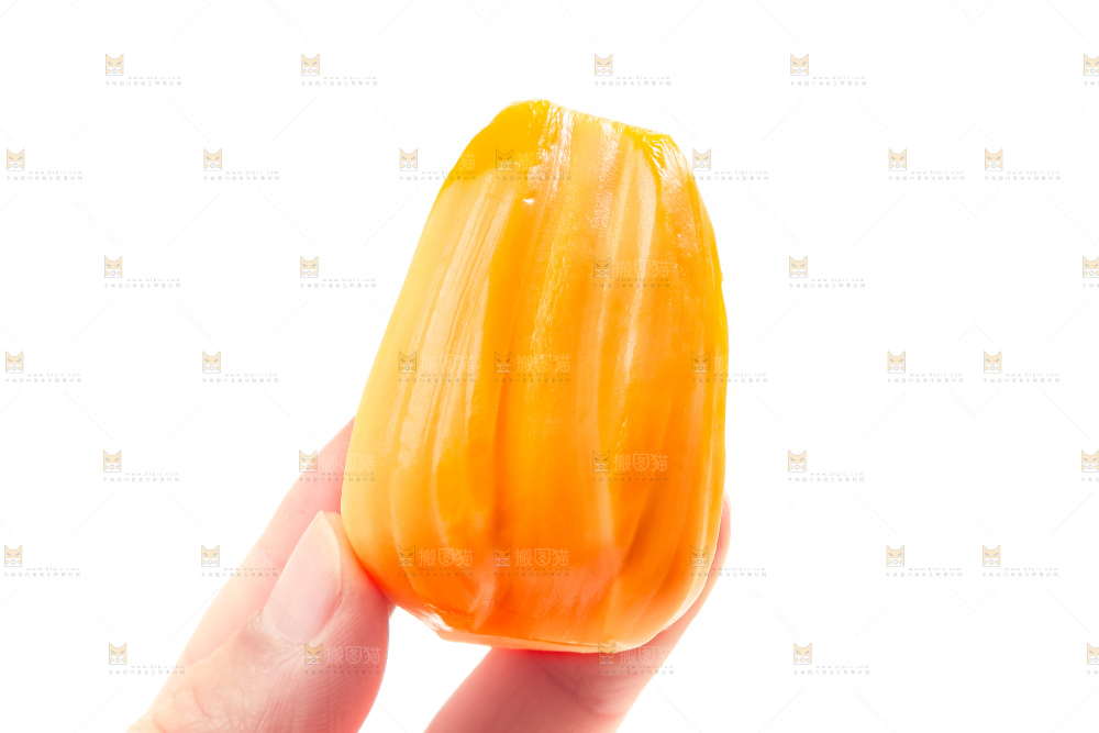 手里拿着新鲜菠萝蜜