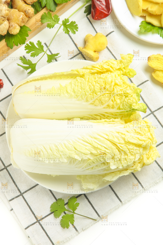 盘子里装着白菜