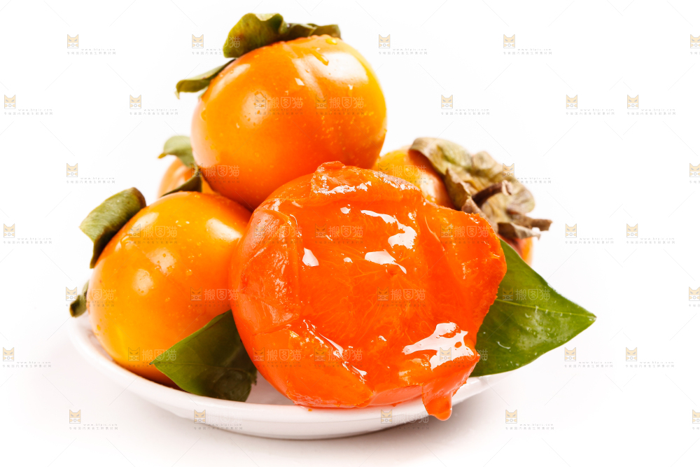 盘子里装着大柿子