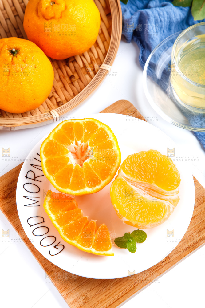 盘子里的新鲜丑橘