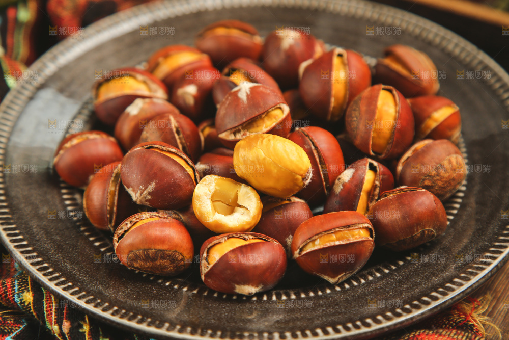 盘子里的生板栗