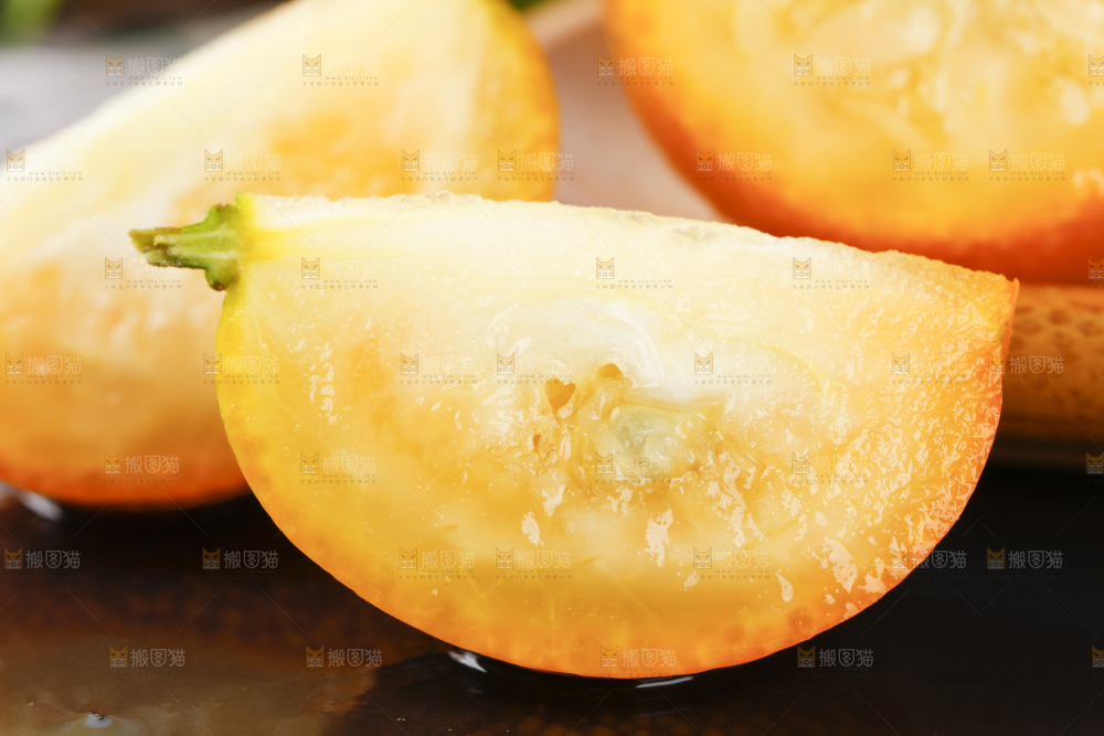 黑石板上的广西金钱橘