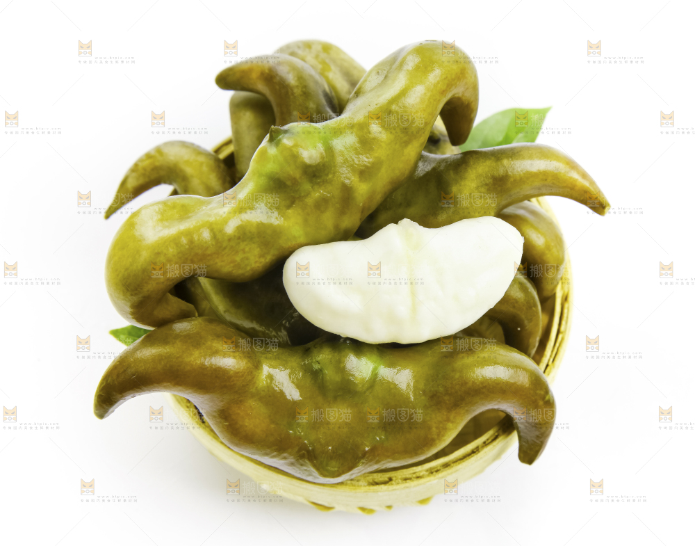 篮子里装着洪湖菱角