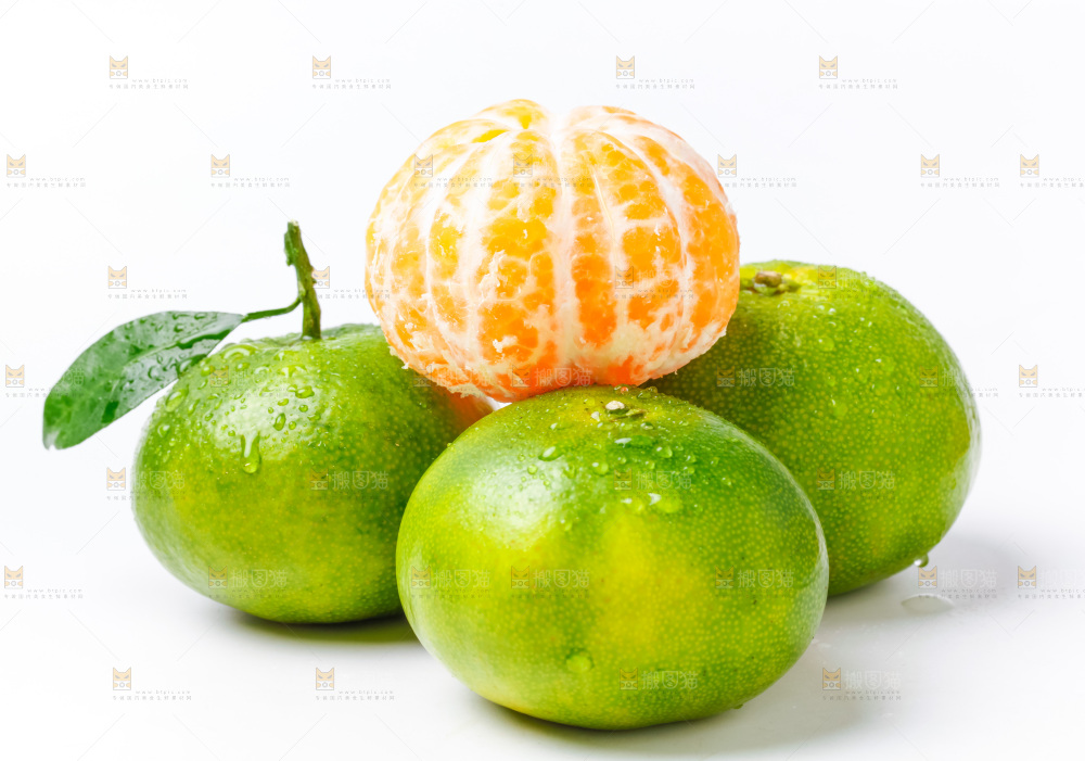 白底上的蜜橘