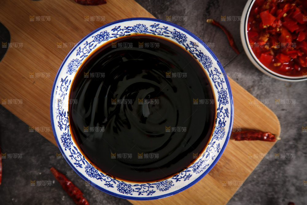 盘子里的蚝油