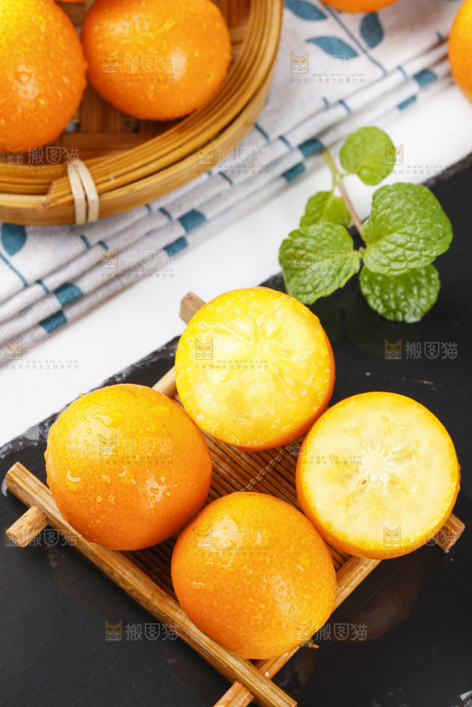黑石板上的广西金钱橘