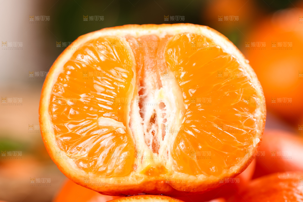 木板上放着广西砂糖橘