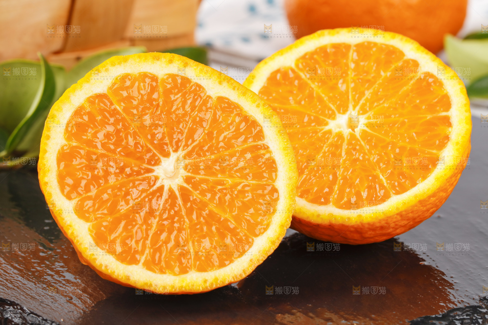 黑石板上放着四川丑橘