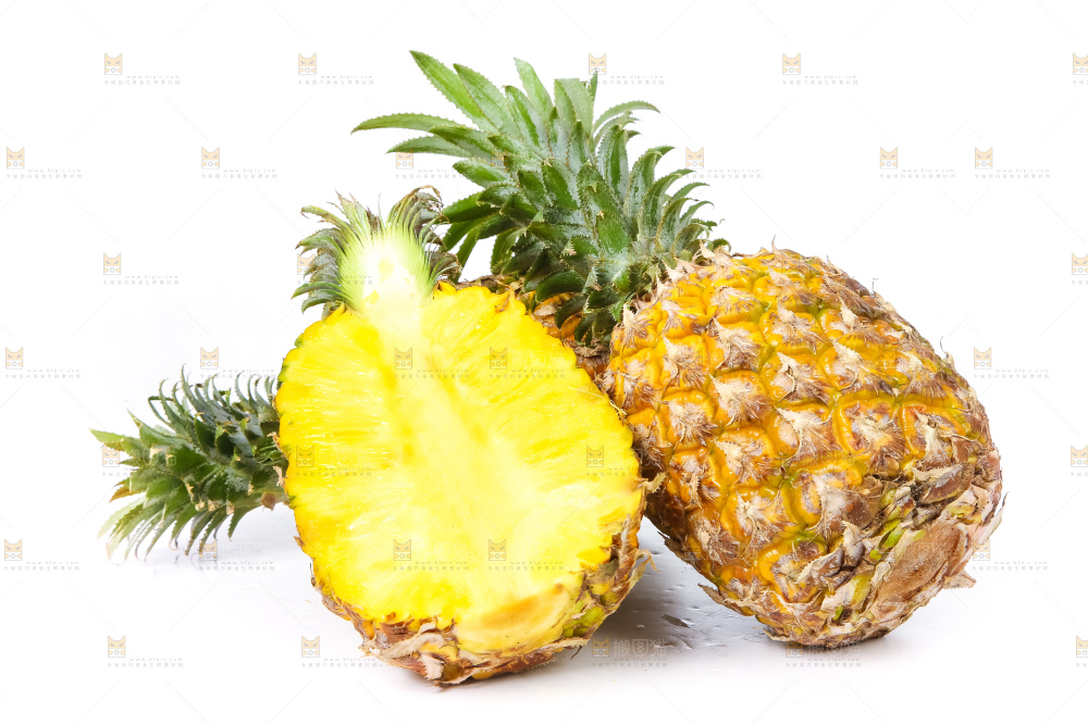 白底上放着菠萝