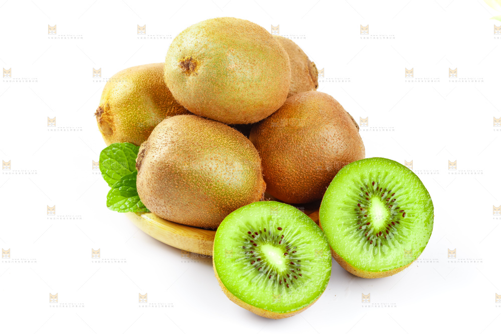 白底上摆放着翠香猕猴桃