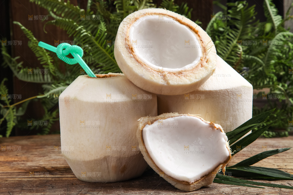 木底上放着泰国椰子