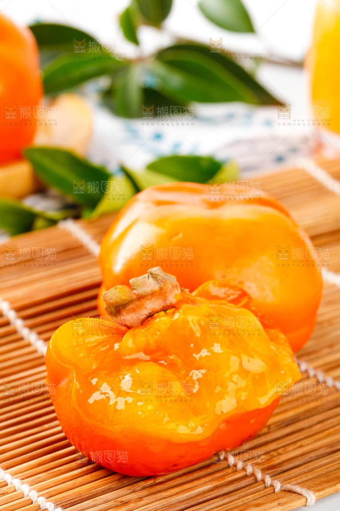 竹底上放着易县磨盘柿子