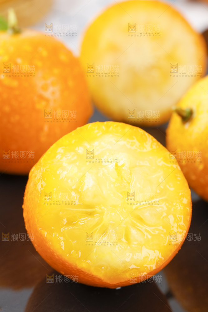 黑石板上的广西金钱橘