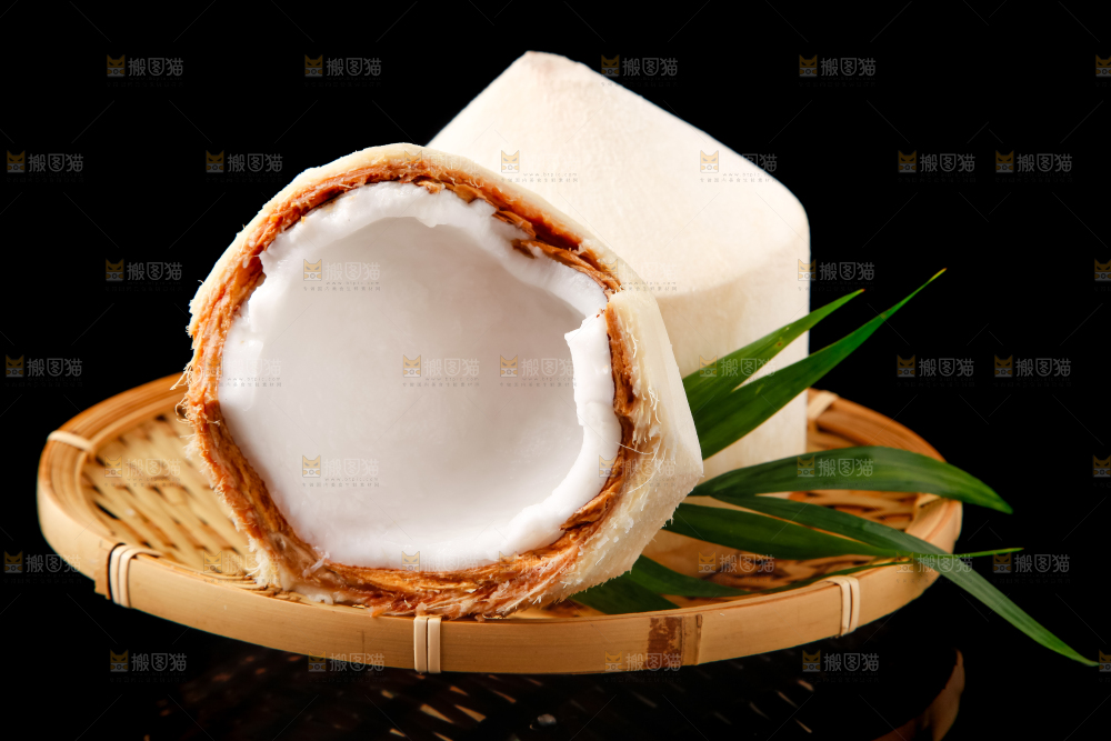篮子里装着毛椰子