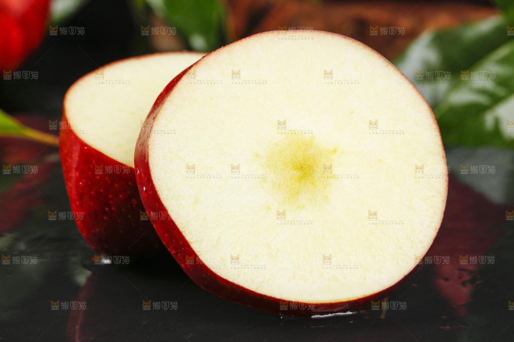 石板上的进口红蛇果