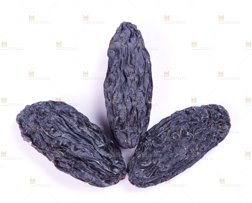 白底上的新疆葡萄干
