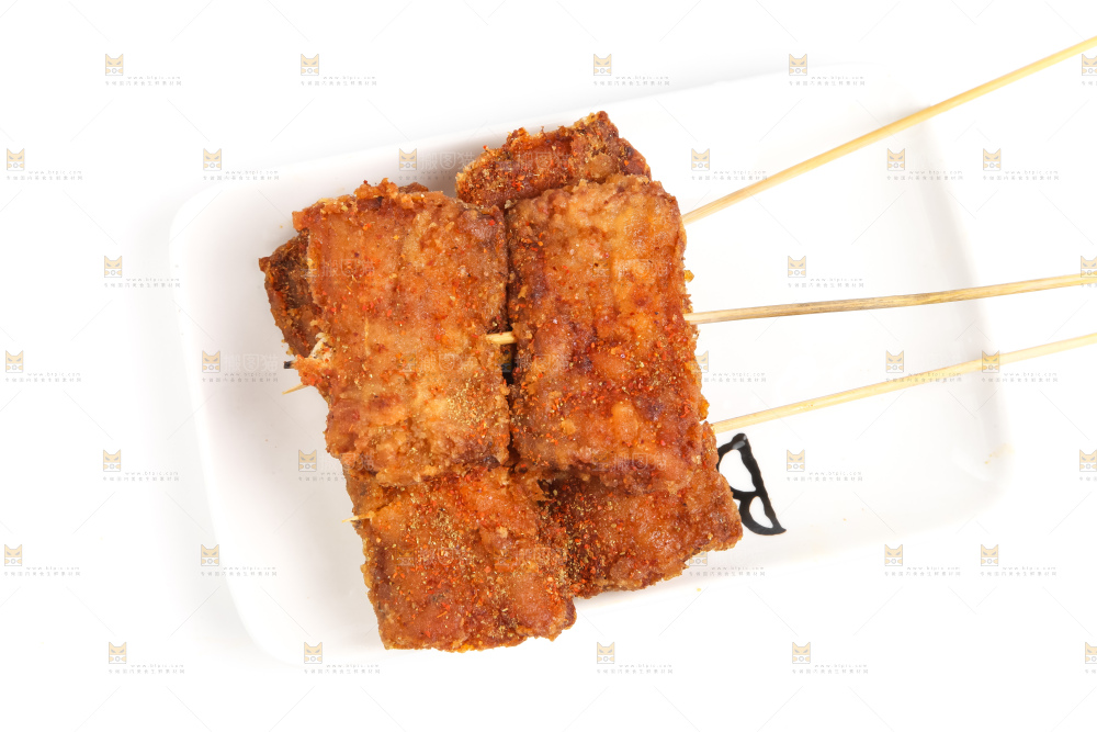 签子上穿着香酥带鱼