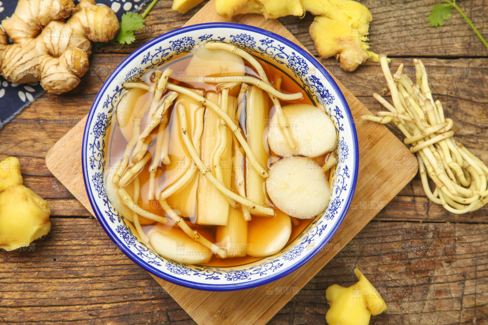 碗里装着腌生姜