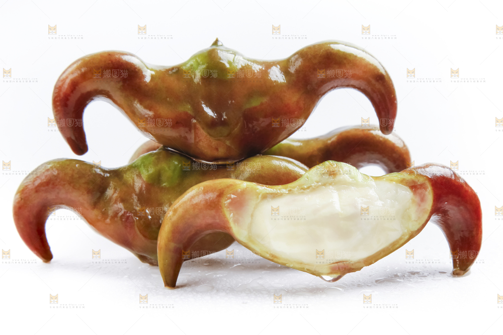 浅底上放着洪湖菱角