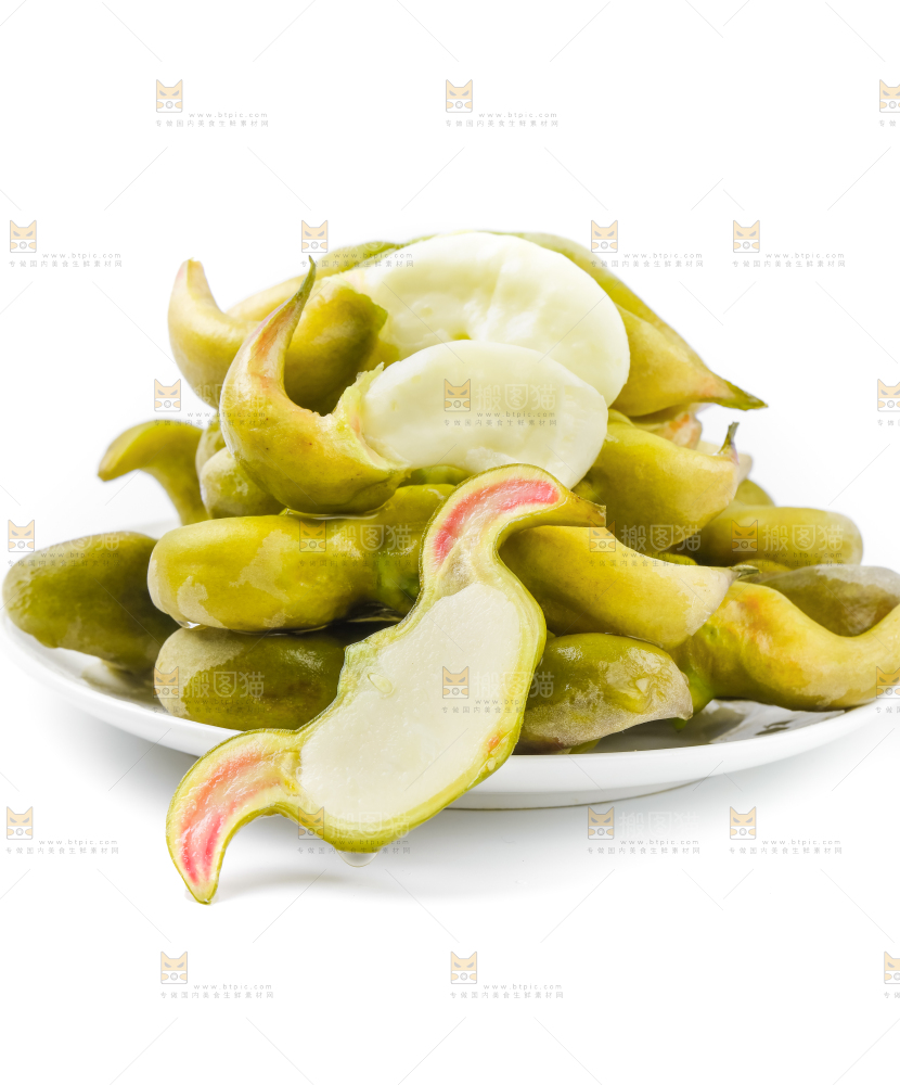 盘子里装着新鲜菱角
