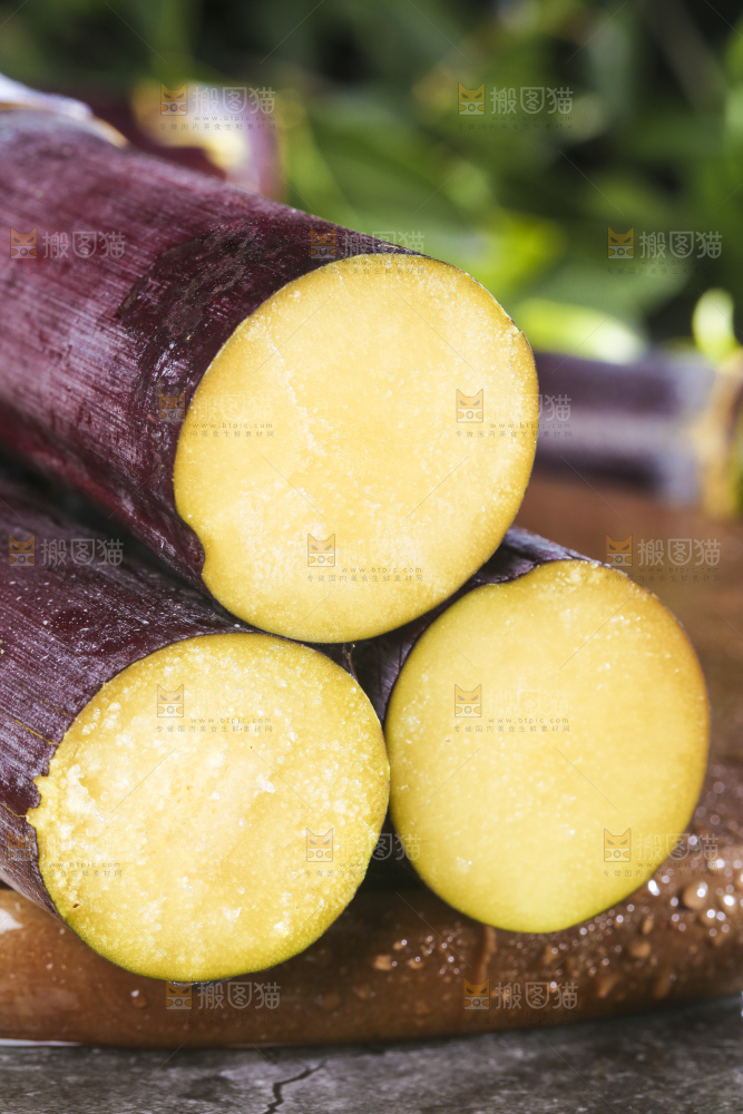 木板上的甜甘蔗