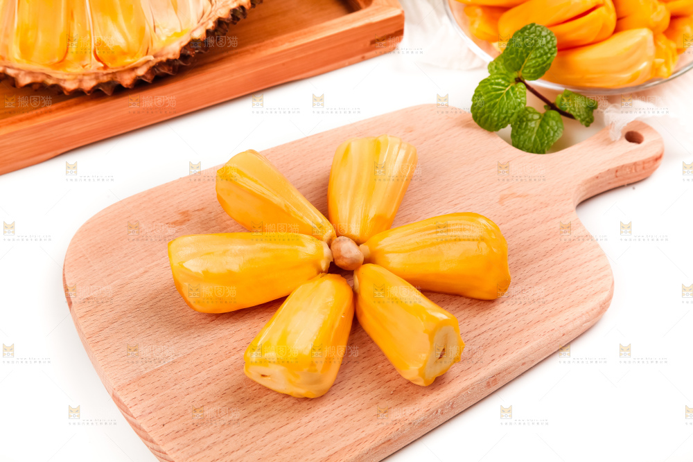 木板上的红肉菠萝蜜