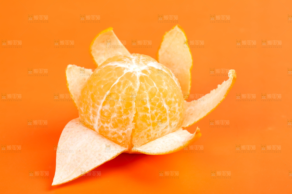 彩底上撕开皮的皇帝柑