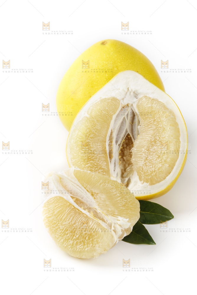 白底上放着平和白心蜜柚