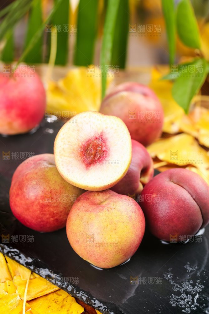 黑石板上的沂蒙冬桃