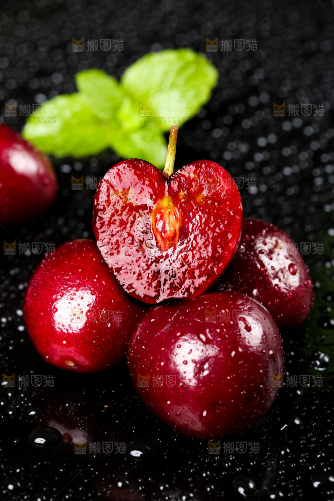 黑石板上放着智利车厘子