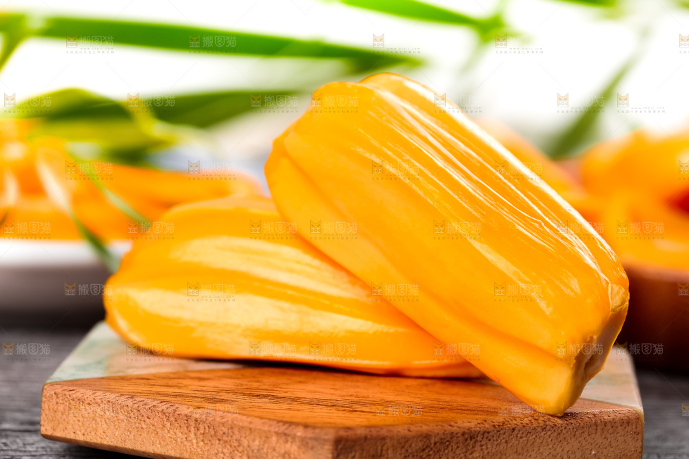 木底上的越南红心菠萝蜜