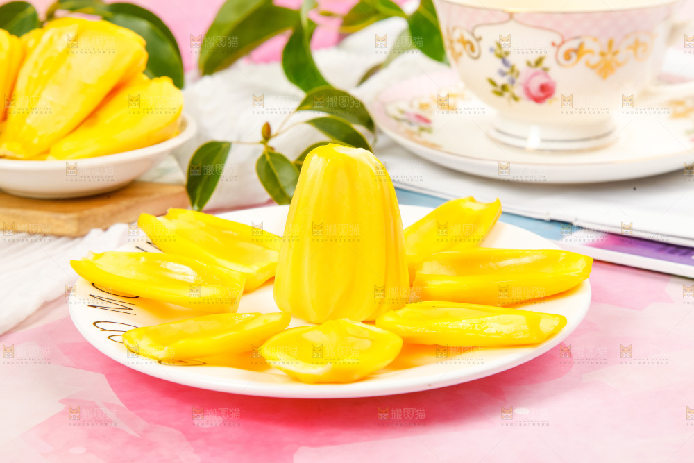 盘子里的泰国黄心菠萝蜜