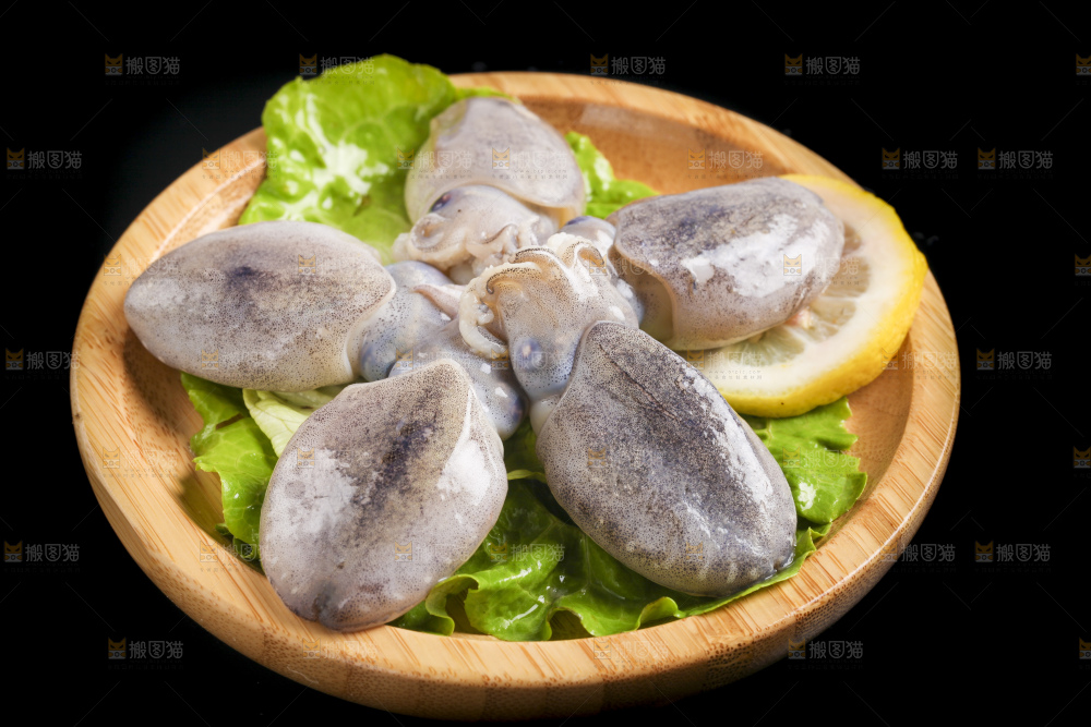 盘子里的乌贼鱼