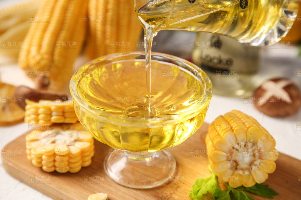 碗里装着食用油