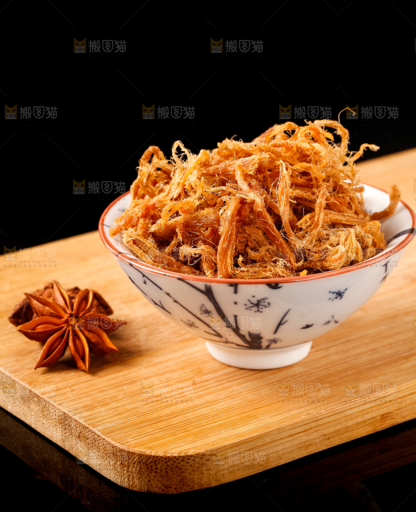 黑底上放着手撕肉干
