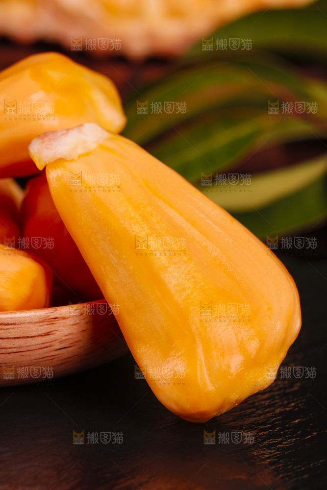 深底上的菠萝蜜
