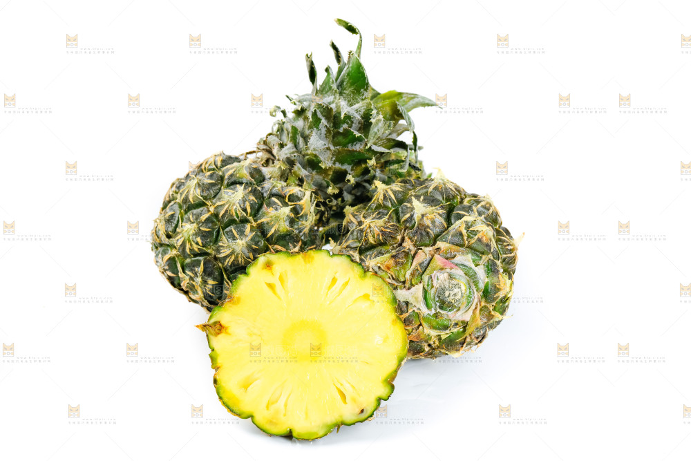 白底上的泰国迷你小菠萝