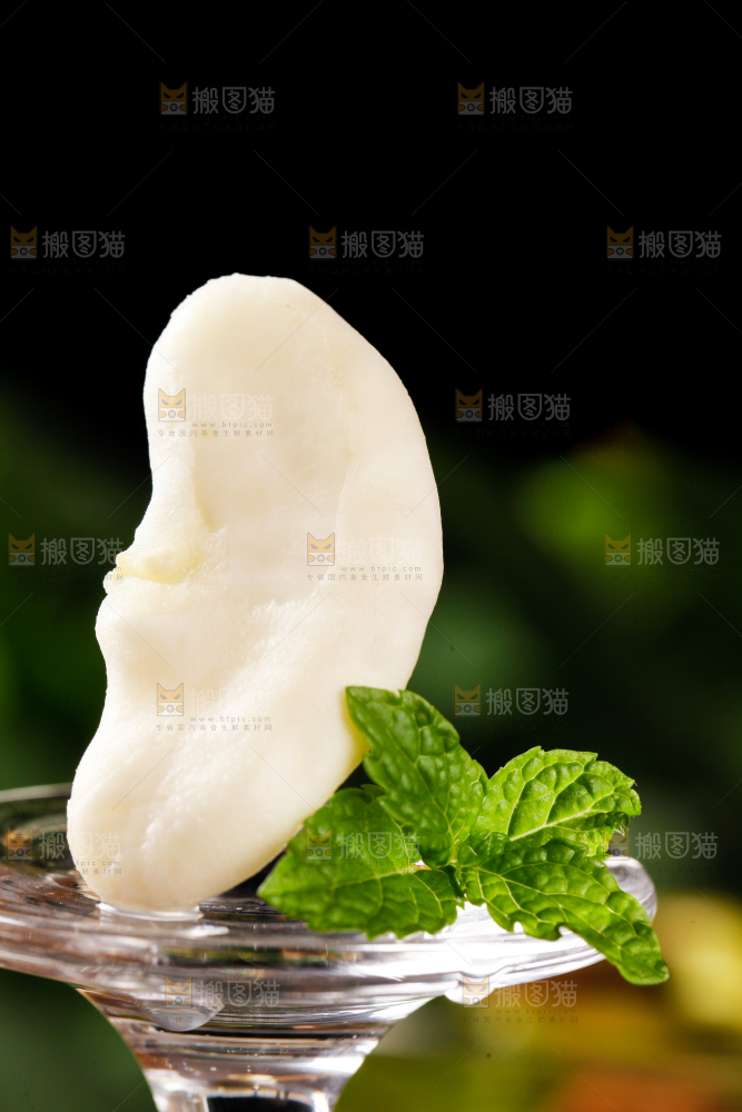 碟子里的洪湖菱角