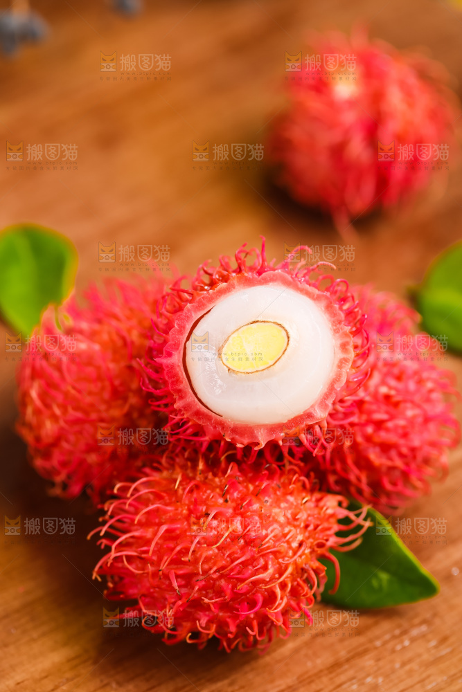 木板上的海南红毛丹