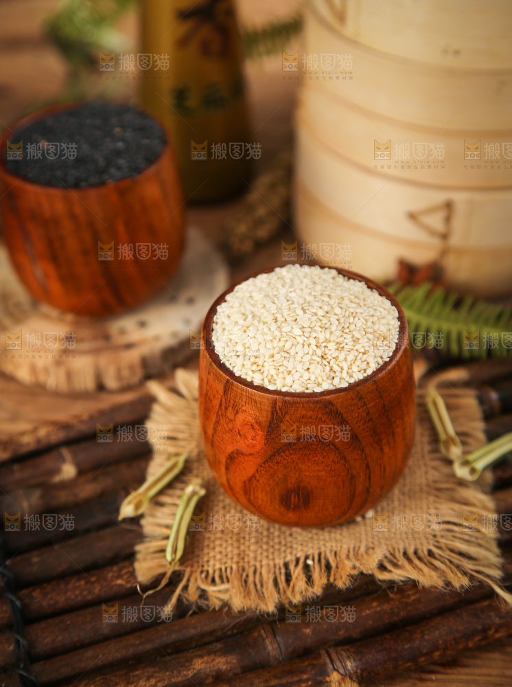 盘子里装着白芝麻