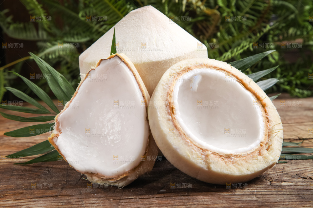 木底上放着泰国椰子