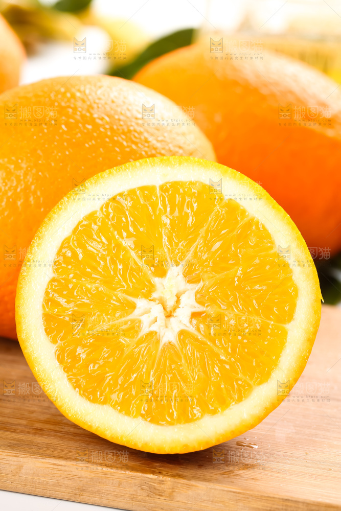 木板上的长虹脐橙