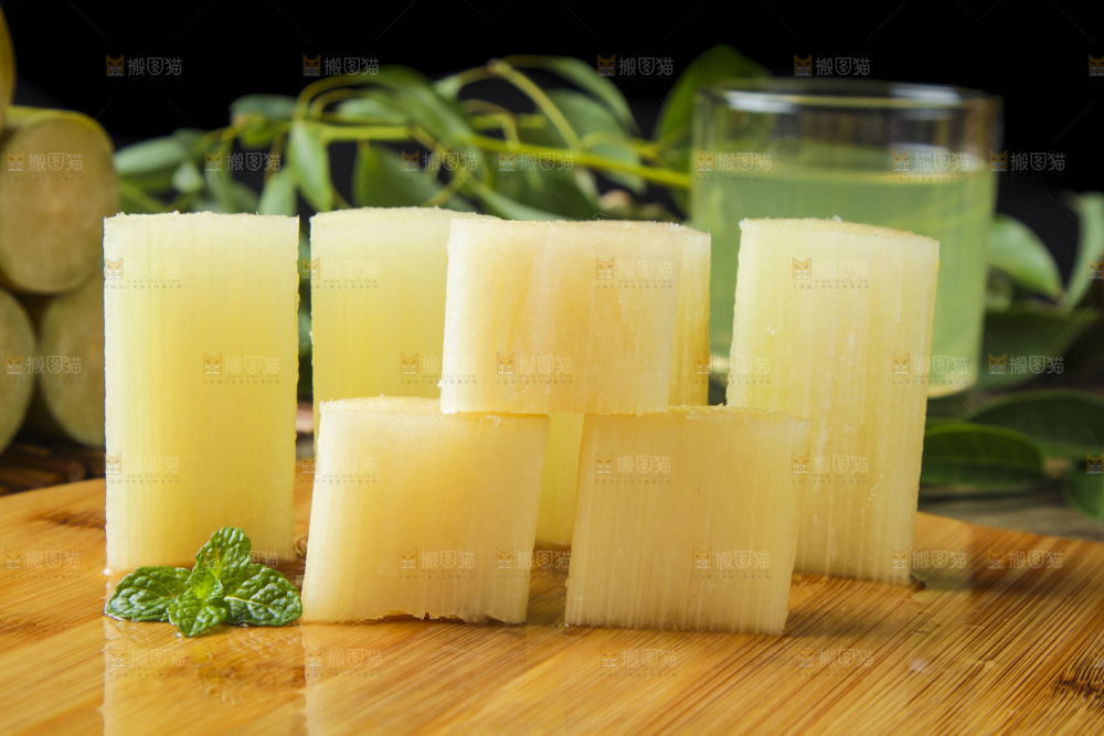 深底上放着甘蔗