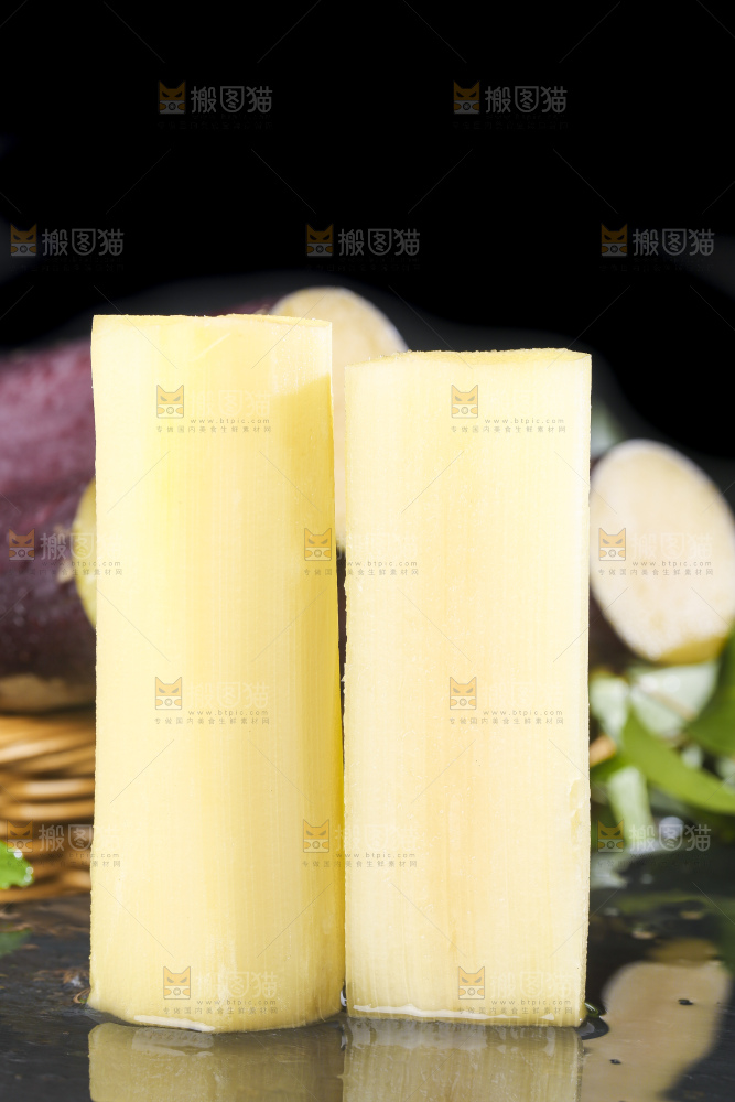 黑石板上的甜甘蔗