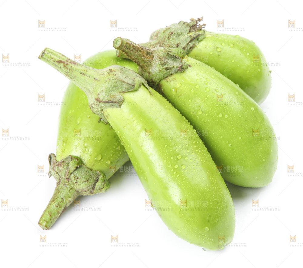 白底上放着青皮茄子